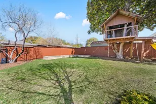 7853 El Pensador Dr, Dallas, TX 75248 - Photo 32