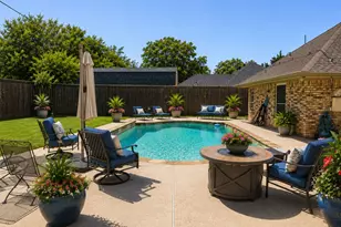 813 Shady Creek Dr, Kennedale, TX 76060 - Photo 2