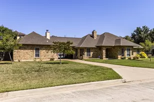 813 Shady Creek Dr, Kennedale, TX 76060 - Photo 2