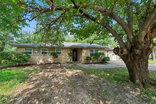 2833 Kingsbury Ave, Richland Hills, TX 76118 - Photo 2
