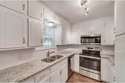 2833 Kingsbury Avenue, Richland Hills, TX 76118 - Photo 10