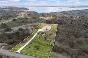 10621 Arrowhead Pt Dr, Fort Worth, TX 76179 - Photo 2