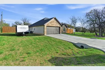 806 Colorado River Drive, Granbury, TX 76048 - Photo 2