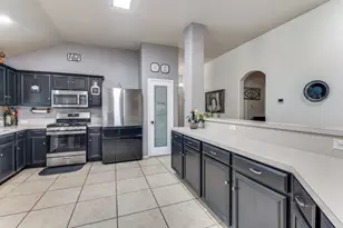 632 Crestview Ct, Saginaw, TX 76179 - Photo 8