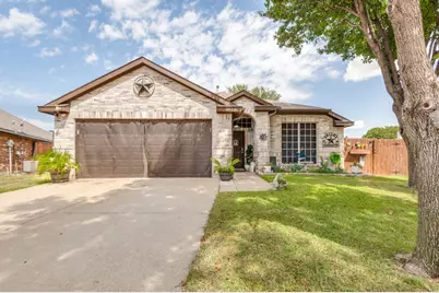 632 Crestview Court, Saginaw, TX 76179 - Photo 2