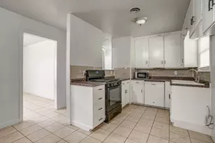 109 NE Cindy Ln, Burleson, TX 76028 - Photo 10