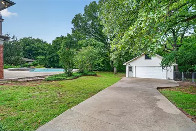 300 Post Lane, Burleson, TX 76028 - Photo 32