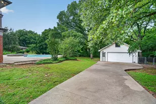 300 Post Ln, Burleson, TX 76028 - Photo 32
