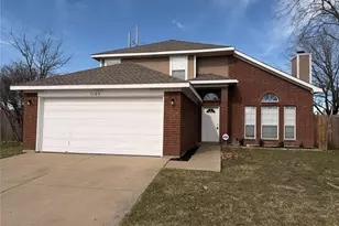 1104 Union Dr, Saginaw, TX 76131 - Photo 2