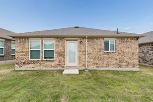 1005 Memorial Dr, Little Elm, TX 76227 - Photo 4
