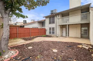 12748 Burninglog Ln, Dallas, TX 75243 - Photo 18