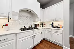 555 Via Amalfi, Irving, TX 75039 - Photo 10