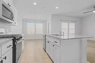 724 Basteen Ln, Justin, TX 76247 - Photo 10