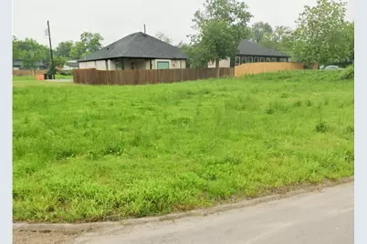 1704 Stuart Street, Greenville, TX 75401 - Photo 2