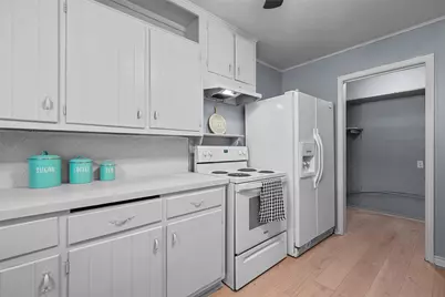 409 Greenleaf Drive, Lacy Lakeview, TX 76705 - Photo 12