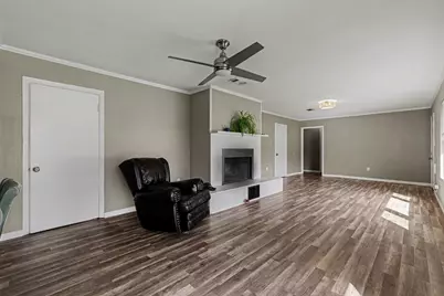 401 E 8th Street, Irving, TX 75060 - Photo 14