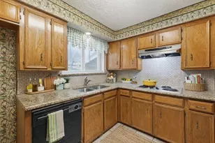 4300 Spring Hill Ln, Arlington, TX 76016 - Photo 4