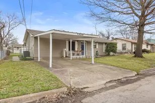 1320 Elm St, Bonham, TX 75418 - Photo 2