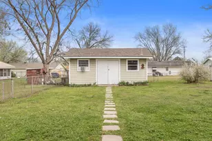 1320 Elm St, Bonham, TX 75418 - Photo 34