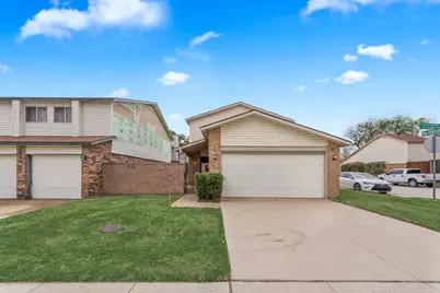 2643 Via Ventura Circle, Carrollton, TX 75006 - Photo 2