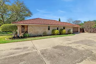 1111 Berkshire Ct, Trophy Club, TX 76262 - Photo 4