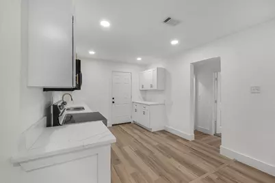 3744 S Hughes Avenue, Fort Worth, TX 76119 - Photo 10