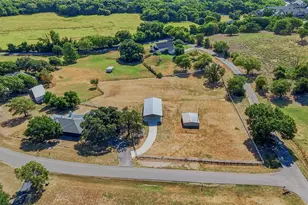 102 Dawn Cir, Weatherford, TX 76086 - Photo 2
