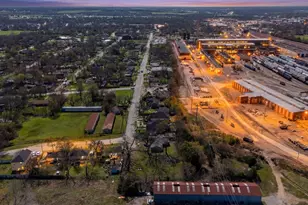 1609 N Brazos Ave, Cleburne, TX 76031 - Photo 1