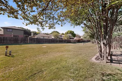 2086 Montclair Lane, Lewisville, TX 75067 - Photo 38