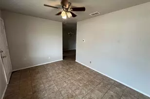1212 W Hunt St, Sherman, TX 75092 - Photo 2