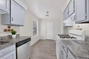 1538 Oakbrook St, Lancaster, TX 75134 - Photo 10