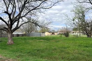 604 SW 2nd St, Kerens, TX 75144 - Photo 1