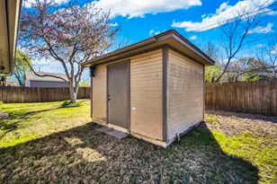 300 Morene Ave, Waxahachie, TX 75165 - Photo 24