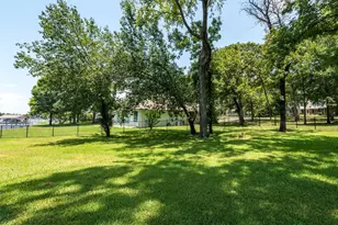 162 Lake Dr, Enchanted Oaks, TX 75156 - Photo 8