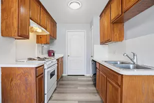 609 Race St, Crowley, TX 76036 - Photo 6