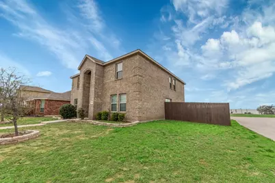2535 Brentwood, Lancaster, TX 75134 - Photo 2