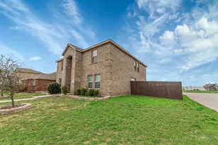 2535 Brentwood, Lancaster, TX 75134 - Photo 2