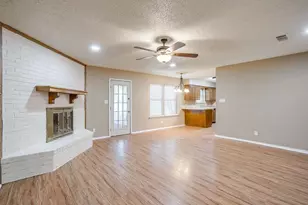 620 Donna Ct, Burleson, TX 76028 - Photo 10