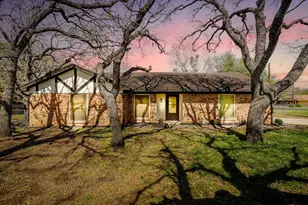 620 Donna Ct, Burleson, TX 76028 - Photo 1