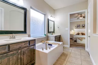 504 Garden Avenue, Euless, TX 76039 - Photo 10