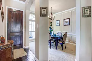 621 Buelwood Ct, DeSoto, TX 75115 - Photo 2