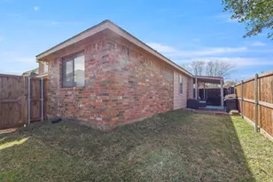 1328 Dallshan Dr, Carrollton, TX 75007 - Photo 4