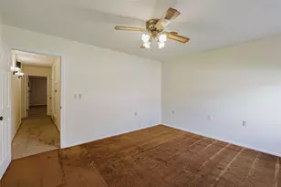 1103 Miller St, Bowie, TX 76230 - Photo 20