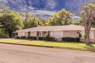 1103 Miller St, Bowie, TX 76230 - Photo 1