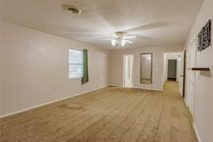 1103 Miller St, Bowie, TX 76230 - Photo 16