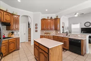 8402 Pecan Creek Dr, Arlington, TX 76001 - Photo 10