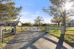 3100 Durant Ct, Granbury, TX 76049 - Photo 2