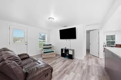 104 N Givins Street, Hillsboro, TX 76645 - Photo 2