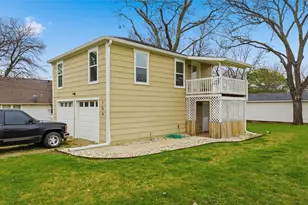 104 N Givins St, Hillsboro, TX 76645 - Photo 1