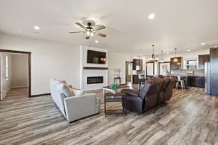 116 Valley Ridge Ct, Runaway Bay, TX 76426 - Photo 6